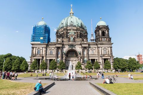 Polizist soll auf Mann im Berliner Dom geschossen haben