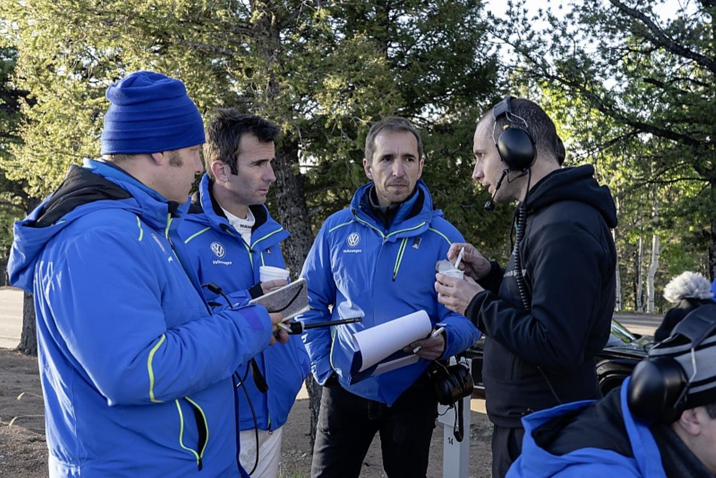 Teambesprechung beim I.D. R Pikes Peak Test