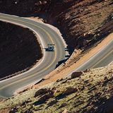 Über 19,99 Kilometer schlängelt sich die Straße hoch zum Pikes Peak Test