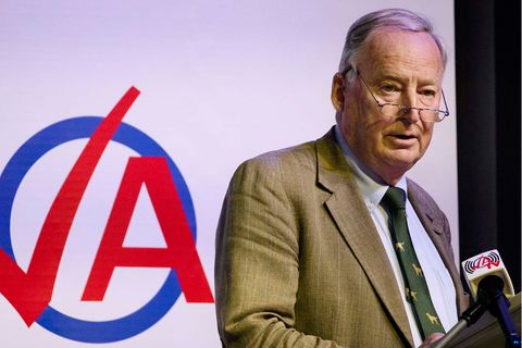 "Hitler und die Nazis sind nur ein Vogelschiss in über 1000 Jahren erfolgreicher deutscher Geschichte." - Alexander Gaulana (AfD), 2. Juni 2018