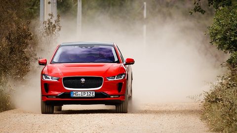 Jaguar I-Pace 400 AWD - kann auch abseits befestigter Straßen überzeugen