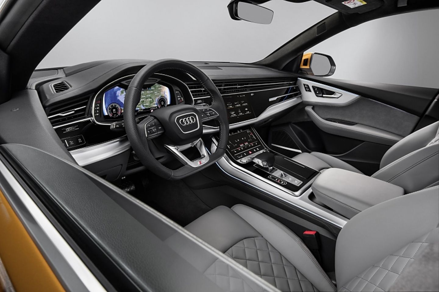 Der Fahrerarbeitsplatz im Audi Q8