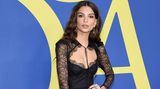 Wenn es einen Influencer-Award für Nacktheit gibt, dann sollte der im kommenden Jahr an Emily Ratajkowski gehen. Das Model trat 2013 oben ohne im Musikvideo von Robin Thicke auf - und präsentiert sich seitdem eigentlich ständig hüllenlos. Immerhin, zur Preisverleihung zeigte sich Ratajkowski im Spitzenkleid.