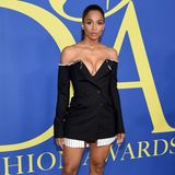 Hoppla, was ist denn da passiert? Sängerin Ciara präsentierte ein ausgefranstes Oberteil. Ist der Rest etwa den Motten zum Opfer gefallen?