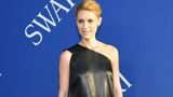 Schauspielerin Claire Danes trug ein asymmetrisches Lederkleid von Designer Narsisco Rodriguez. Alle Augen richteten sich allerdings auf den Bauch der 39-Jährigen: Danes erwartet in wenigen Wochen ihr zweites Kind.