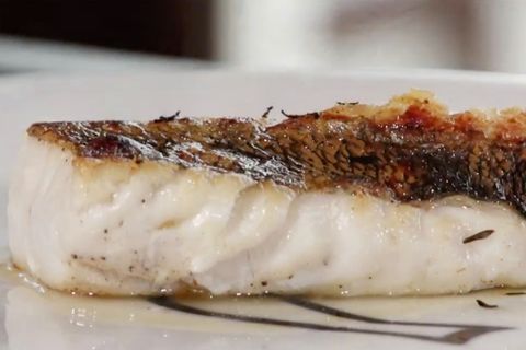 So braten Sie Zander, Lachs und Co. richtig