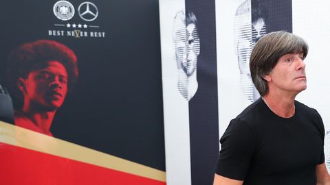 Joachim Löw (l.) hat Leroy Sané (auf Hintergrund) aus dem WM-Kader für Russland gestrichen