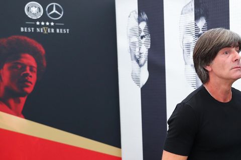 Joachim Löw (l.) hat Leroy Sané (auf Hintergrund) aus dem WM-Kader für Russland gestrichen