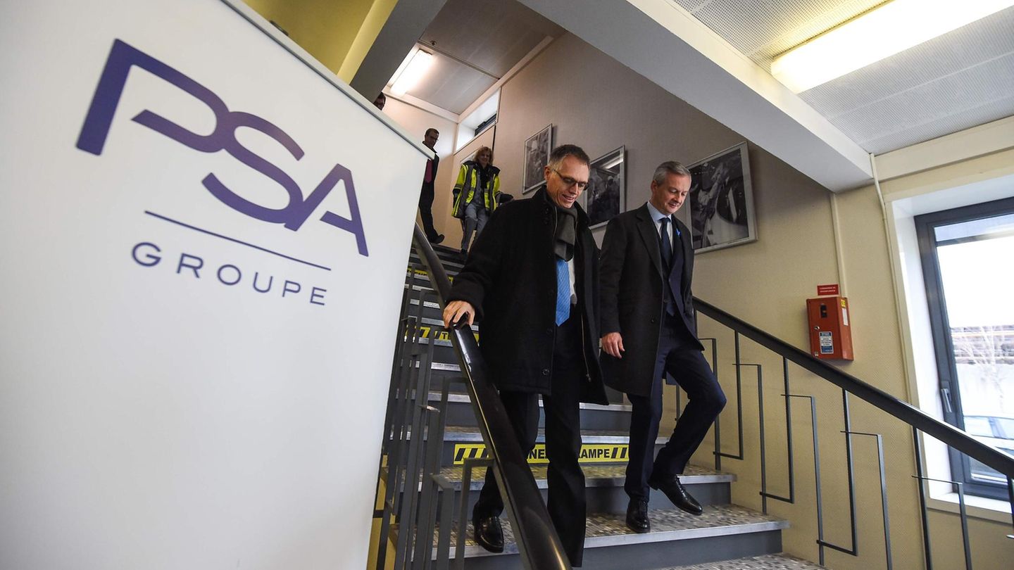 Der französische Wirtschaftsminister Bruno Le Maire (l) und PSA-Vorstandsvorsitzenden Carlos Tavares