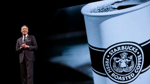 Starbucks-Chef Howard Schultz spricht auf einer Tagung
