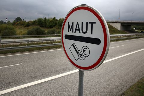 Lkw-Maut in Deutschland: Ein tschechischer Milliardär möchte die Mautanlagen betreiben