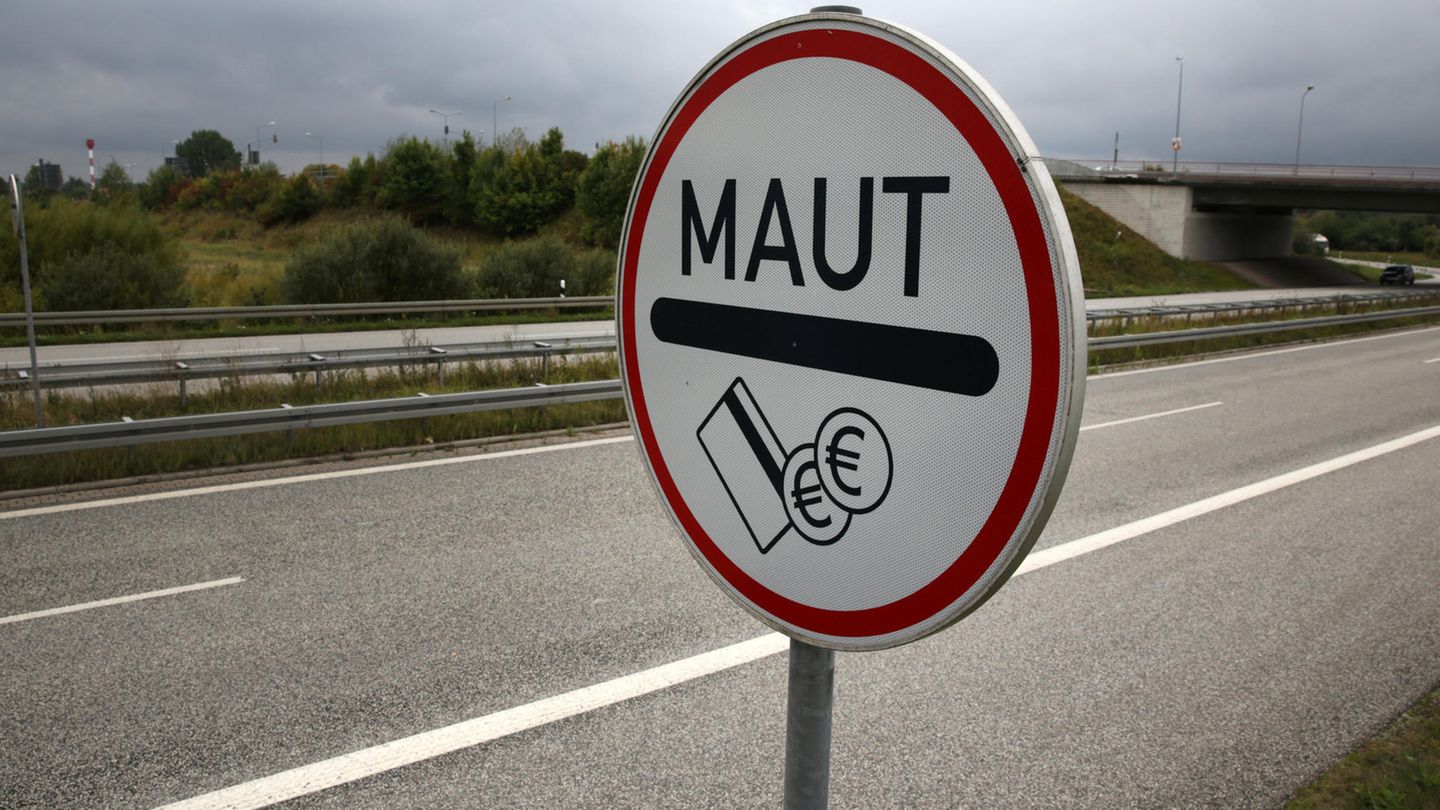 Lkw-Maut in Deutschland: Ein tschechischer Milliardär möchte die Mautanlagen betreiben