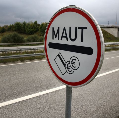 Lkw-Maut in Deutschland: Ein tschechischer Milliardär möchte die Mautanlagen betreiben