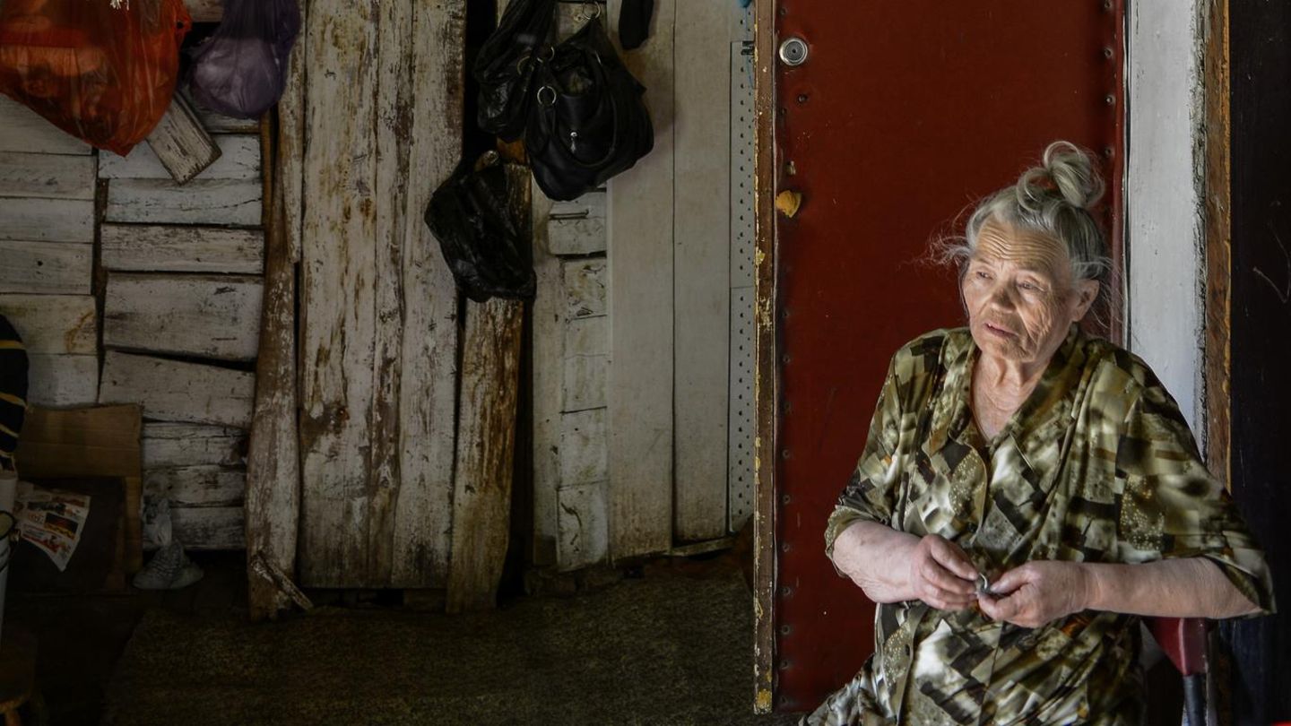 Das Haus von Lidija Krasnoschokowa verfault. Kein Einzelfall in Russland.