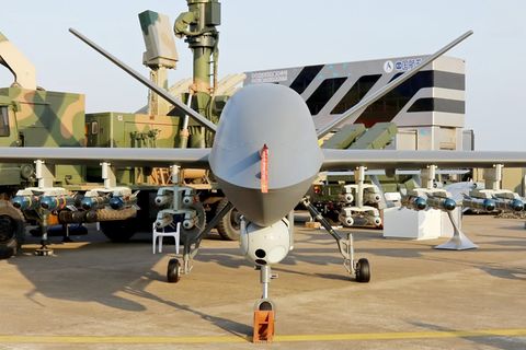 Die CH-5 auf einer Rüstungsmesse.