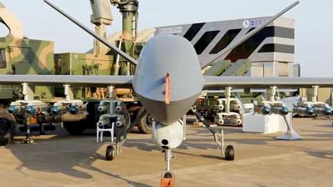 Die CH-5 auf einer Rüstungsmesse.