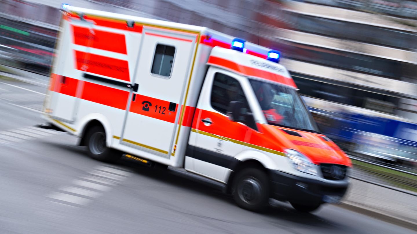 nachrichten deutschland - mädchen auf straße