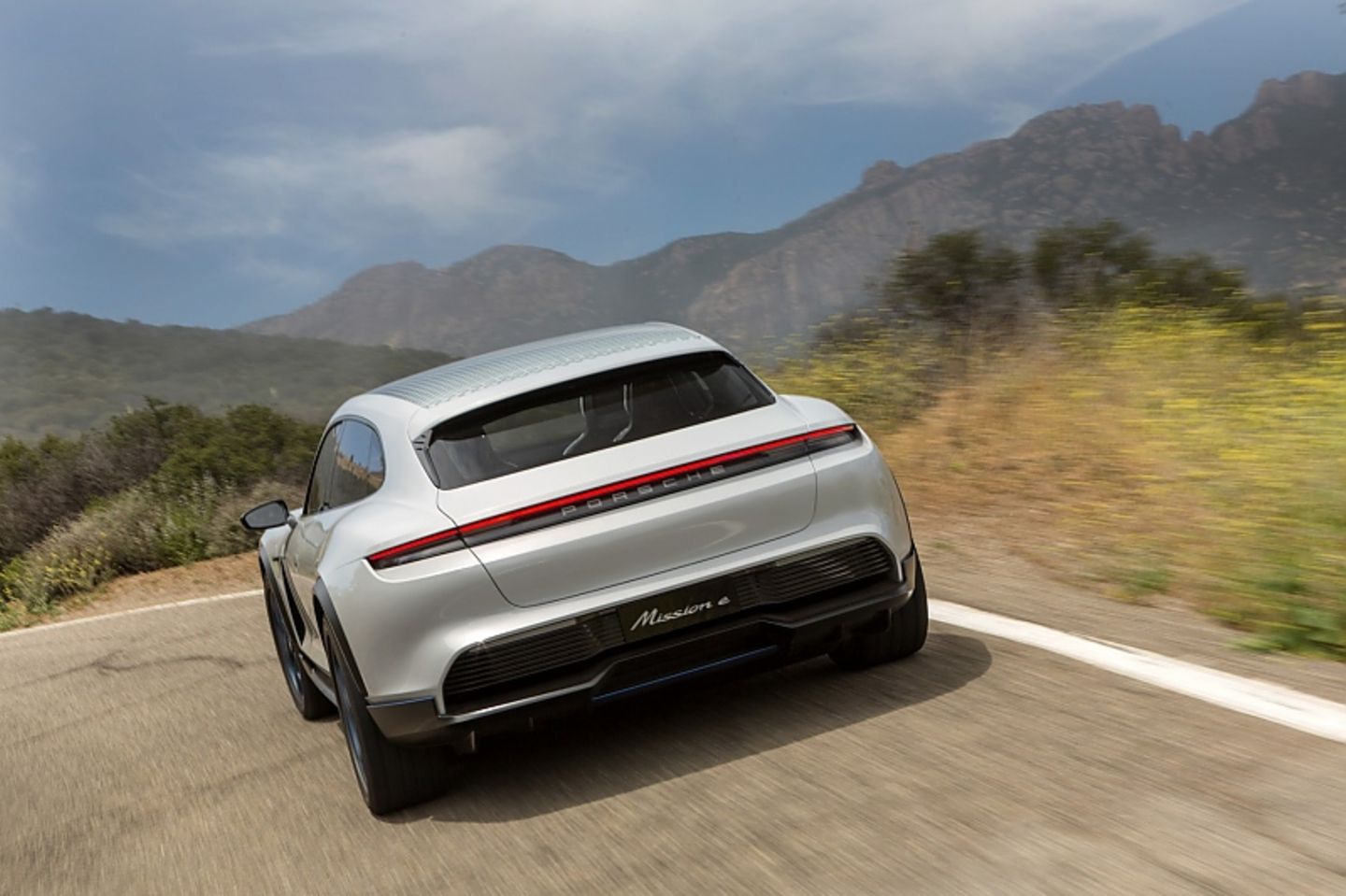Der Porsche Mission E Cross Turismo soll in weniger als 3,5 Sekunden die 100 km/h-Marke erreichen