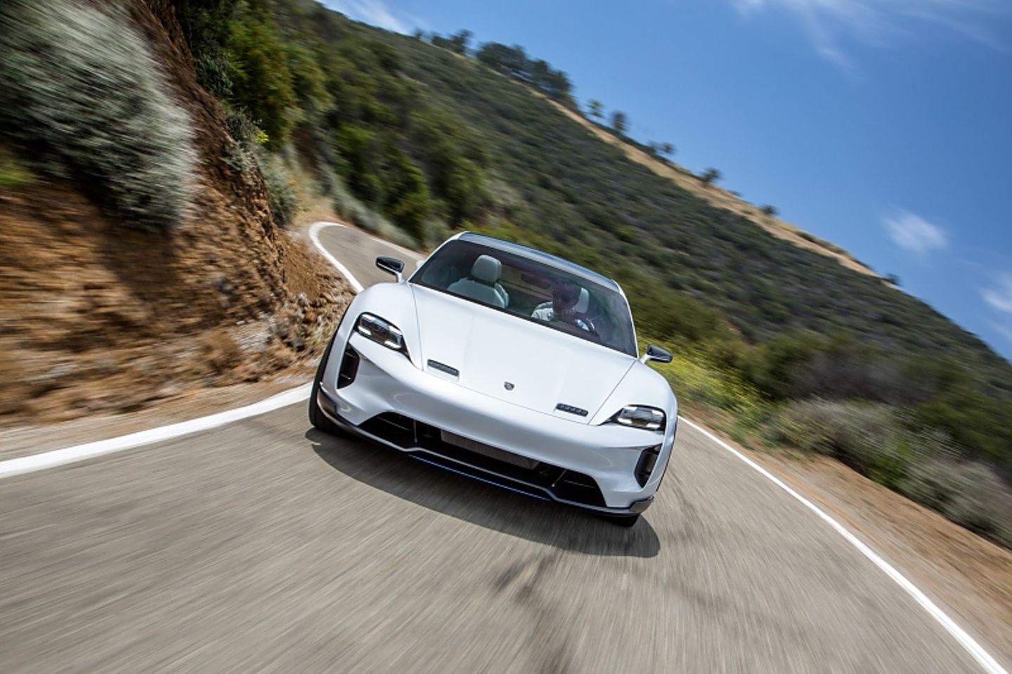 Der Mission E Cross Turismo ist im Porsche-Duktus ein CUV - Cross Utility Vehicle