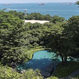 Die Gegend um das Capella Resort wiesen die Behörden von Singapur für die Tage rund um den Gipfel bereits als Sicherheitszone aus. Privatpersonen dürfen dann keine Waffen, Megaphone oder Transparente dorthin mitbringen.