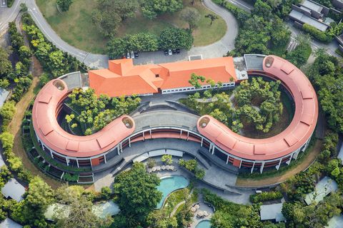 Der Ort des Gipfeltreffens aus der Luft: Das Capella Resort Singapore liegt auf einer dem Stadtstaat vorgelagerten Insel. Deutlich sind das historische Haupthaus und die runden Anbauten zu erkennen.