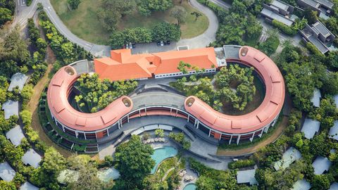 Der Ort des Gipfeltreffens aus der Luft: Das Capella Resort Singapore liegt auf einer dem Stadtstaat vorgelagerten Insel. Deutlich sind das historische Haupthaus und die runden Anbauten zu erkennen.