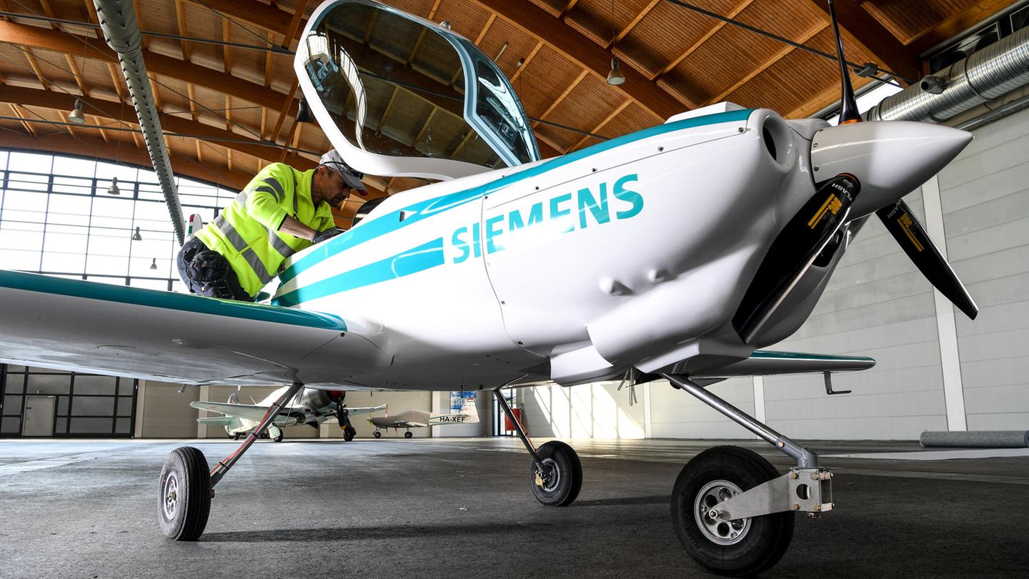Elektro-Flugzeug "eFusion" mit Siemens-Antrieb