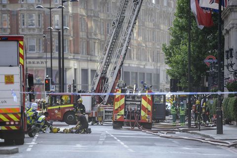 London: Wegen eines Brands in einem Londoner Luxushotel ist die Feuerwehr zu einem Großeinsatz ausgerückt.