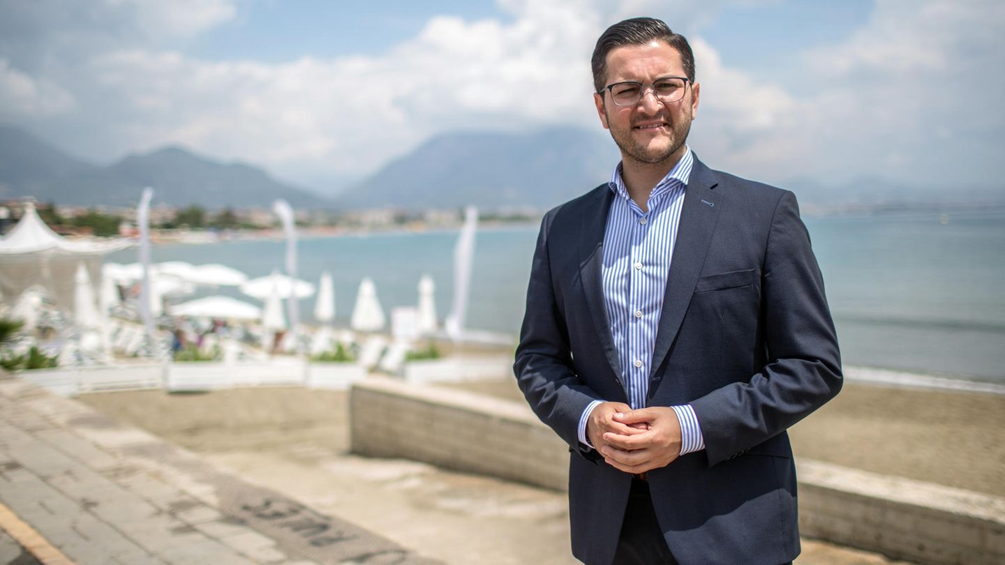 Der ehemlige SPD-Politiker Mustafa Erkan kandidiert bei der Parlamentswahl in der Türkei für die AKP