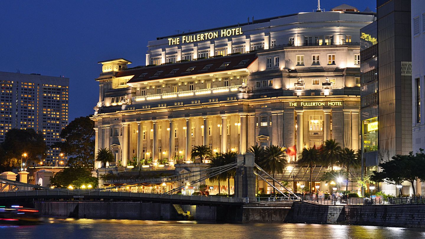 Was für ein prächtiger Palast für den "Obersten Führer" der Demokratischen Volksrepublik Korea. Wie die Medien berichten, soll Kim Jong Un im Fullerton Hotel residieren, das in bester Lage an der Mündung des Singapore Rivers in die Marina Bay liegt.