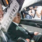 Wie nah die Vermutung liegt, dass Kim Jong Un im Fullerton absteigen wird, zeigt der Besuch des Hotels durch Kim Chang Son, einem hohen Funktionär und Berater des nordkoreanischen Machthabers Kim, als er Ende Mai im Vorfeld des Gipfeltreffens mit einer Delegation das Hotel besuchte - im Bild bei der Ankunft im Fullerton.