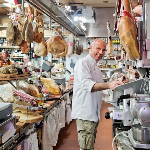 Bisschen was essen, bisschen was trinken: Bei Matteo Tomljanovich im Volpetti in der Via Marmorata geht das ausgezeichnet.