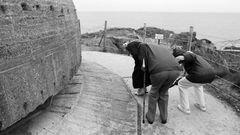 Touristen am Point du Hoc, einem der am härtesten umkämpften Küstenabschnitte während der Invasion der Alliierten in der Normandie.
