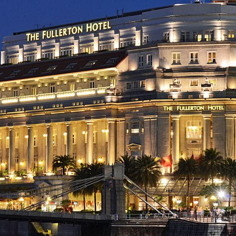 The Fullerton Hotel Singapore und eine Suite im Shangri-La Hotels Singapore