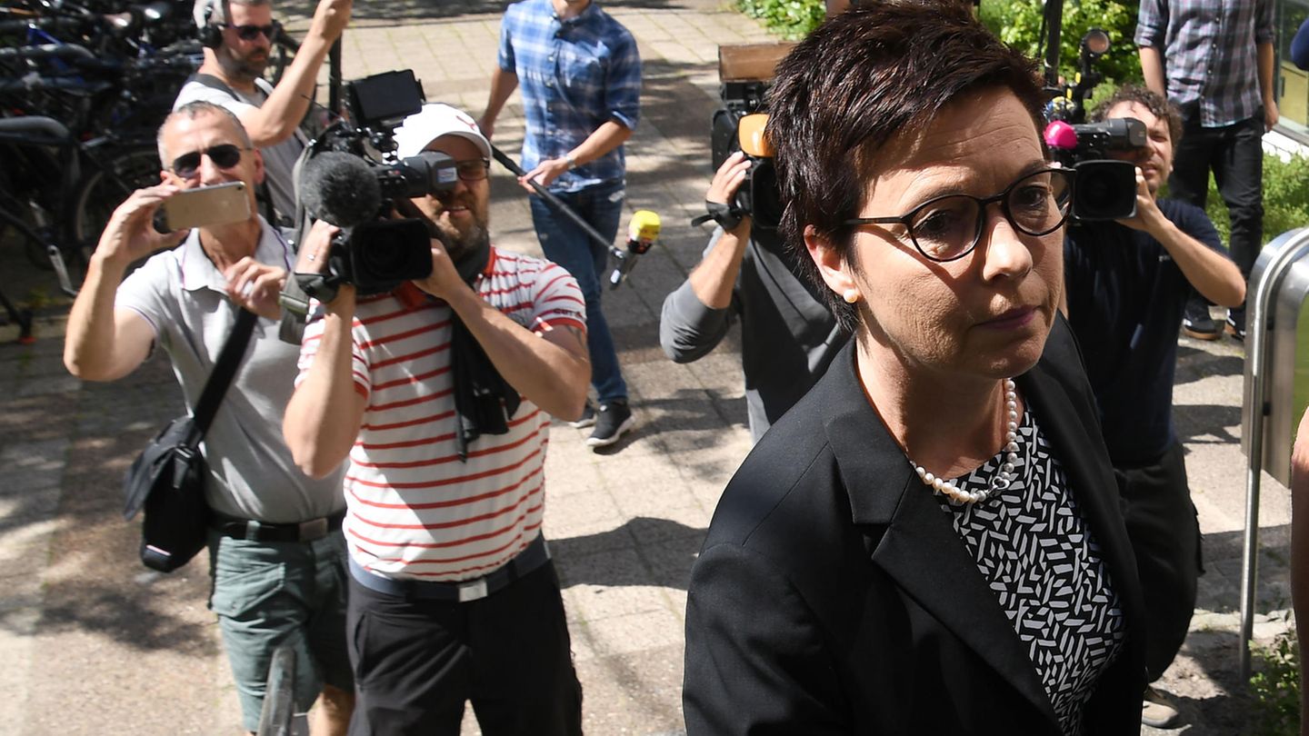 Bamf: Jetzt steht das ganze Bundesamt steht unter Druck Bamf: Jetzt steht das ganze Bundesamt steht unter Druck