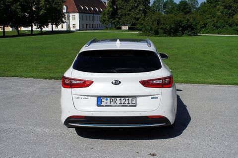 Durch den Einbauort der Batterie ist die Ladekante hoch