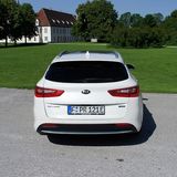 Durch den Einbauort der Batterie ist die Ladekante hoch