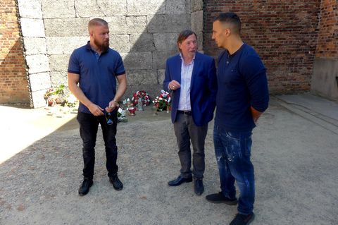 Kollegah und Farid Bang in Auschwitz