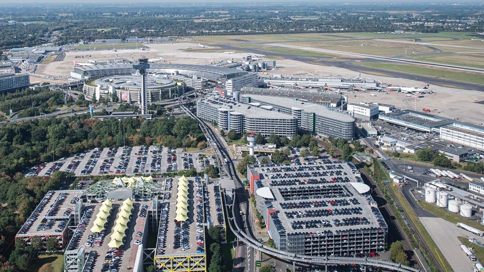 Vom Flughafen Düsseldorf reiste die Familie des Tatverdächtigen im Mordfall Susanna aus. Doch die Bundespolizei sagt dazu: Die vorgelegten Dokumente waren echt, gültig und berechtigten zur Ausreise"