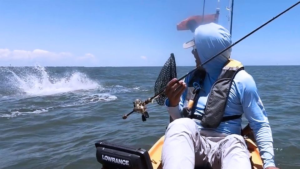 Freeport in Texas: Rochen überrascht Angler mit Sprüngen – das kann böse enden