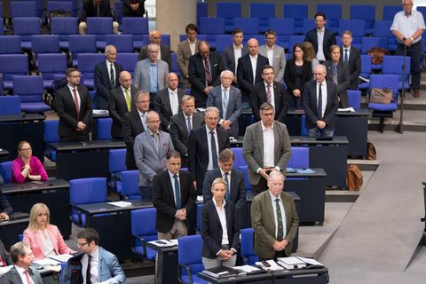 AfD-Abgeordnete benutzen eine Bundestagssitzung unangekündigt für eine Schweigeminute für Susanna aus Wiesbaden