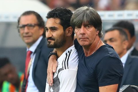 Bundestrainer Joachim Löw und Spieler İlkay Gündoğan