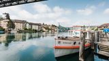 Schaffhausen: Auf einem Schiff schlafen  Willkommen an Bord: Hier dürfen die Gäste auf einem alten Motorschiff residieren, tagsüber auf dem Achterdeck in der Hängematte ruhen und nachts in die Koje steigen. Das Frühstück wird im benachbarten Sorell Hotel Rüden eingenommen.