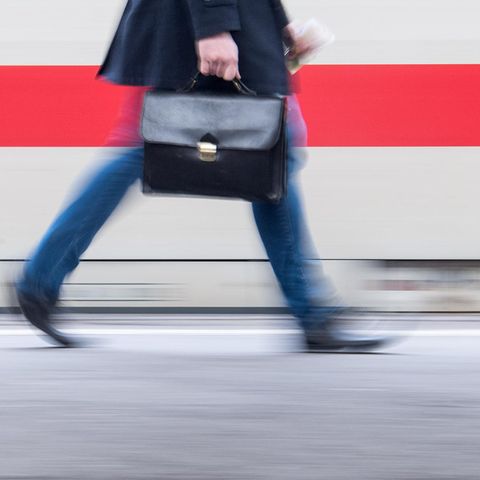 Bahnproblem Pünktlichkeit: Die Auslieferung von 25 neuen ICE-Zügen bis Jahresende soll die Lage verbessern.