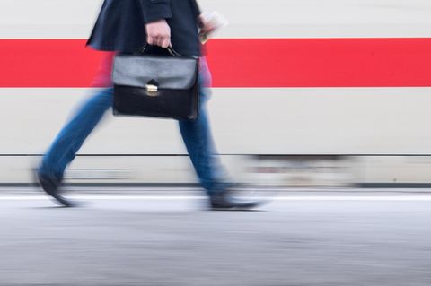 Bahnproblem Pünktlichkeit: Die Auslieferung von 25 neuen ICE-Zügen bis Jahresende soll die Lage verbessern.