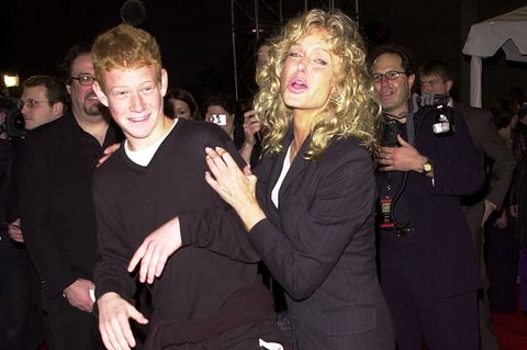 Redmond O'Neal mit seiner inzwischen verstorbenen Mutter Farrah Fawcett bei einer Preisverleihung 2001
