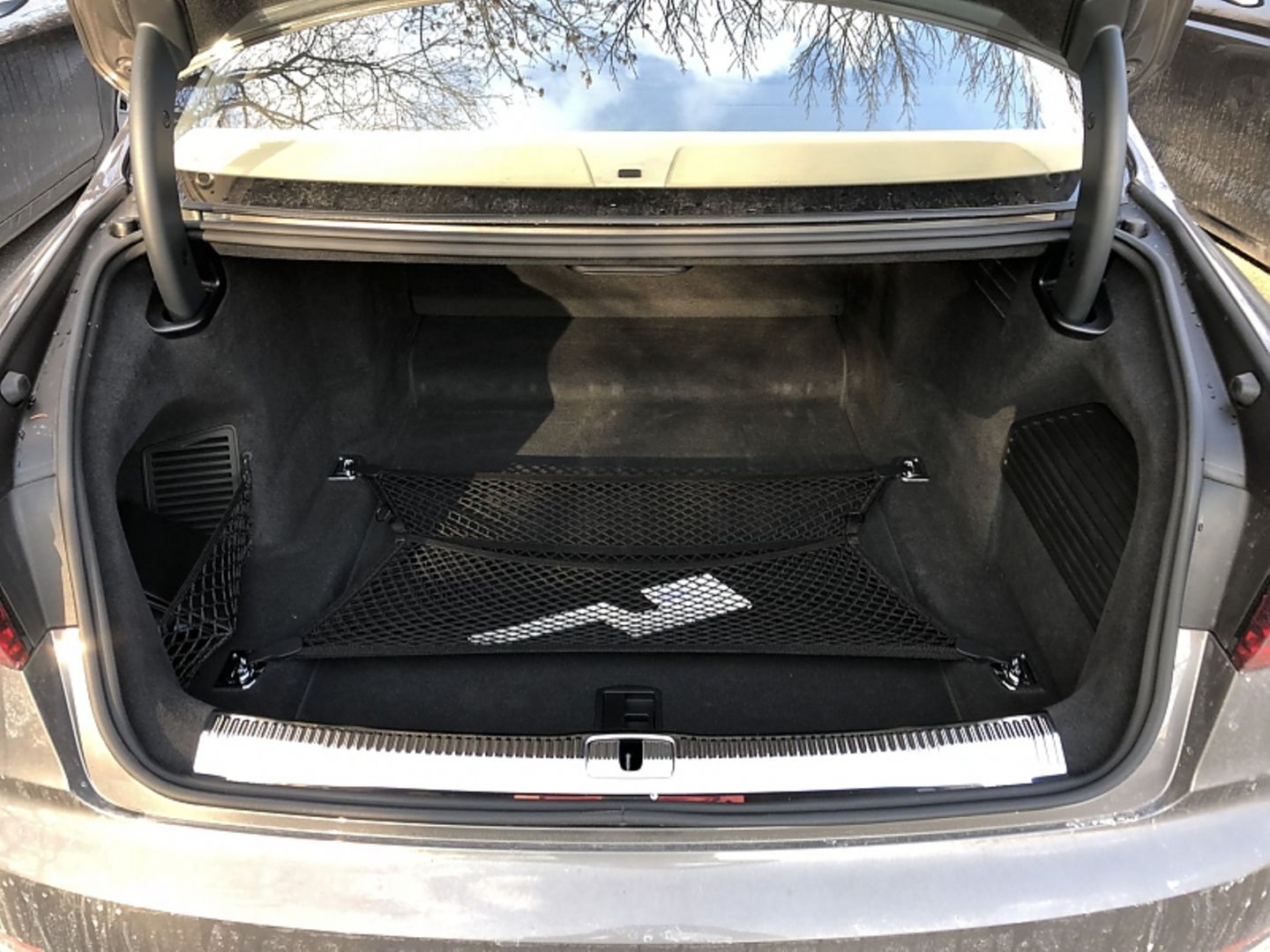 Audi A8 50 TDI Quattro - der Laderaum schluckt 505 Liter