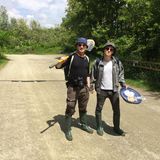 Fotograf Marcus Windus und Reporter Freddy Seeler sind bereit für ihren Tesla