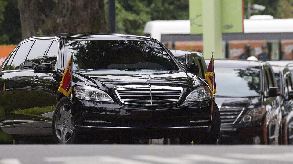 Trump und Kim kommen am Ort des Gipfeltreffens an Trump und Kim kommen am Ort des Gipfeltreffens an
