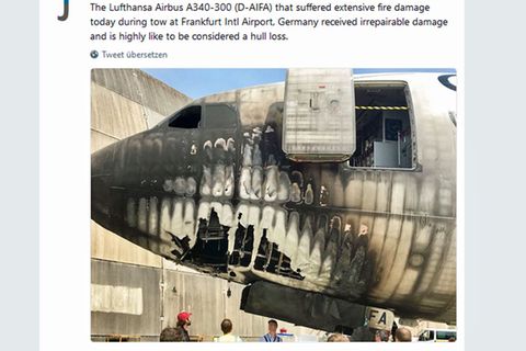 Der durch Feuer beschädigt Airbus A340-300 der Lufthansa am Flughafen Frankfurt.